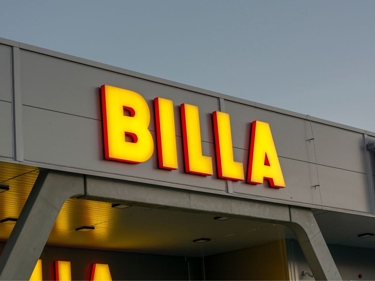 Študent na praxi v predajni BILLA