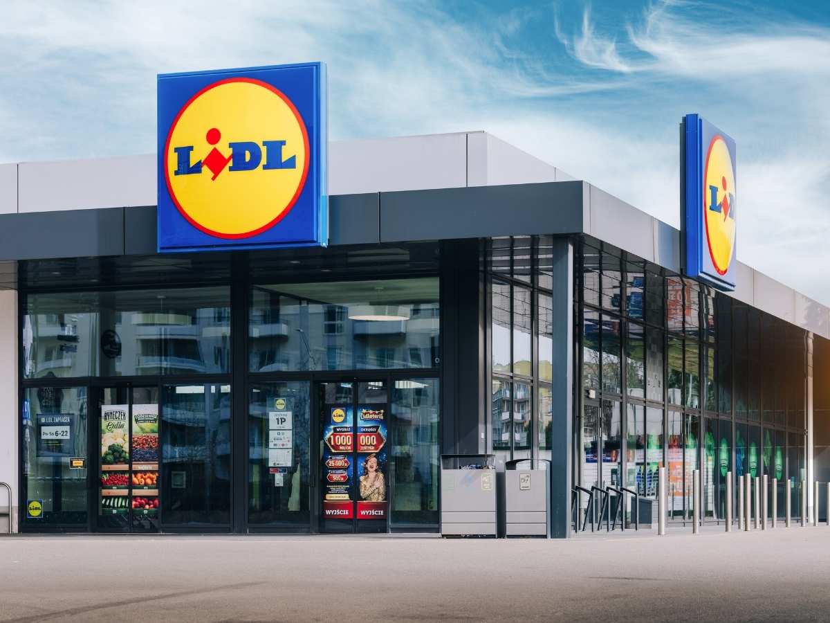 Študent na praxi v predajni Lidl